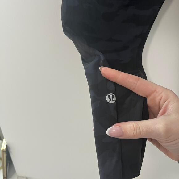 Lululemon Blue Camo Print Fast & Free Cropped Leggings Size 6 - Picture 7 of 7